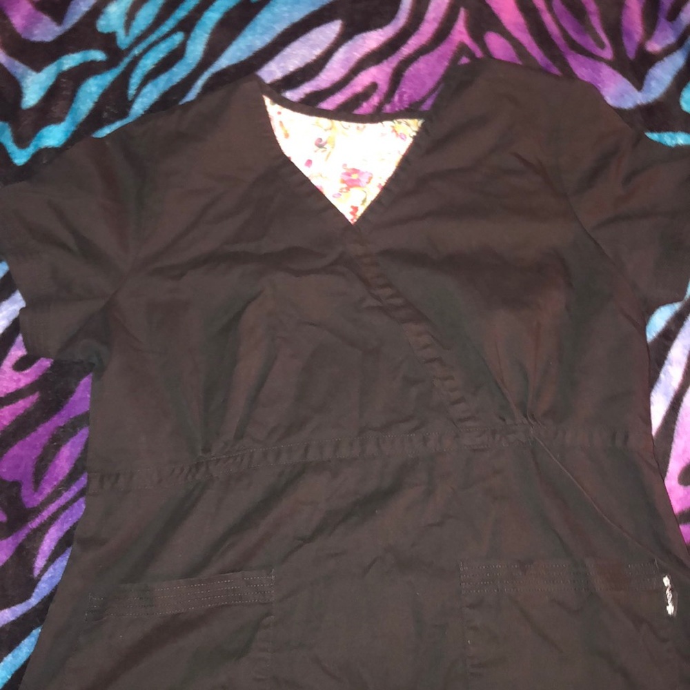 Scrub shirt